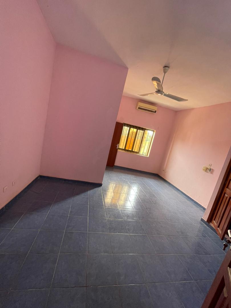 5 chambres à louer sise à Allègléta dans la von du supermarché Carrefour des Fruits à 400m