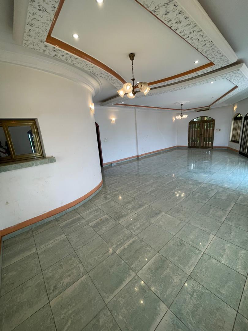 5 chambres à louer sise à Allègléta dans la von du supermarché Carrefour des Fruits à 400m